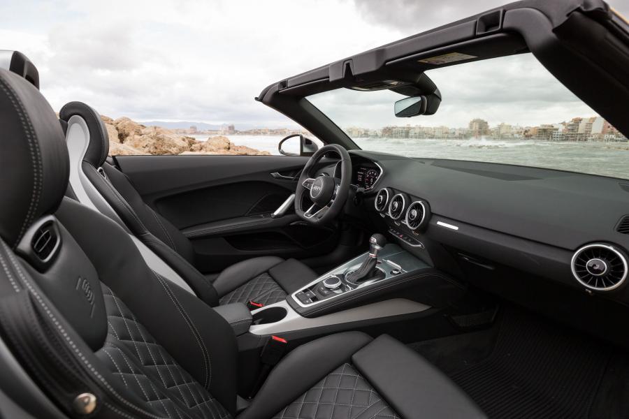 Интерьер Audi TTS Roadster (8S) 2014 года  (WW) (фото 10 из 30)
